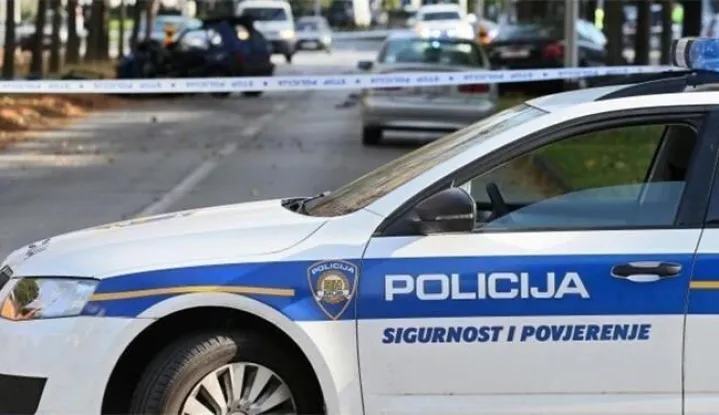 policija, vozilo, policijsko vozilo, traka, prosinac 2025