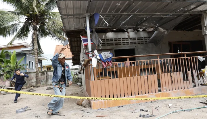 epa12582172 Thai villager Chaem Thonglo (R) and a journalist (L) run to a bunker during clashes between Thai and Cambodian troops, at a village in Surin province, Thailand, 10 December 2025. Thailand's Prime Minister Anutin Charnvirakul denied any ceasefire with Cambodia and vowed full support for the military operation along the disputed Thai?Cambodian border. According to a Royal Thai Army statement, five Thai soldiers were killed and 68 wounded in recent clashes, which also prompted the evacuation of nearly 500,000 villagers from multiple border areas in both countries. EPA/RUNGROJ YONGRIT