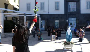 06.07.2024., Sibenik - Ove prve subote u mjesecu u Sibeniku je odrzana molitva krunice i 20. Tiha misa Arijane Lekic Fridrih, umjetnicka reakcija na muskarce koji u navodnoj molitvi klece u desetak gradova u Hrvatskoj. Photo: Dusko Jaramaz/PIXSELL