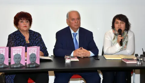 BELIŠĆEU Gradskoj je knjižnici i čitaonici predstavljena zbirka poezije Belišćanina Josipa Frajlića Ronija. Zbirka naslovljena "Pitanja starija od mene" prosinac 2025.