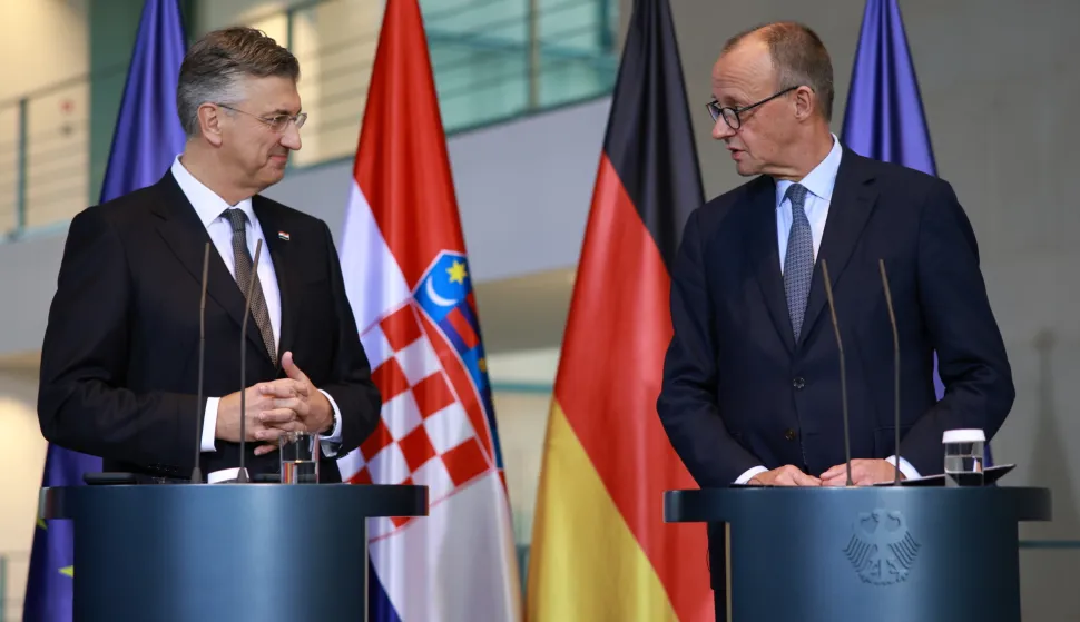 epa12582860 German Chancellor Friedrich Merz (R) speaks next to Croatia's Prime Minister Andrej Plenkovic during a joint press conference at the Chancellery in Berlin, Germany, 10 December 2025. EPA/CLEMENS BILAN