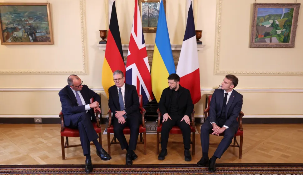 epa12578576 (L-R) Germany's Chancellor Friedrich Merz, Britain's Prime Minister Keir Starmer, Ukraine's President Volodymyr Zelensky and France's President Emmanuel Macron sit down ahead of a meeting at 10 Downing Street in London, Britain, 08 December 2025. EPA/ADRIAN DENNIS/POOL MAXPPP OUT