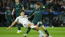 epa12583762 Real Madrid's Gonzalo Garcia (L) in action against Manchester City's Bernardo Silva during the UEFA Champions League soccer match between Real Madrid and Manchester City, in Santiago Bernabeu stadium, Madrid, Spain, 10 December 2025. EPA/JuanJo Mart?n