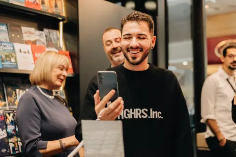 British American Tobacco (BAT), jedini domaći proizvođač i izvoznik duhanskih i bezdimnih proizvoda, u suradnji s Društvom za socijalnu podršku predstavio je brošuru o utjecaju duhanskih i nikotinskih proizvoda namijenjenu edukaciji maloljetnika i njihovih roditelja. 