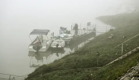 Slavonski Brod, 11.12.2025. - Prevrnuo se čamac s migrantima na Savi u Slavonskom Brodu.foto HINA/ ml