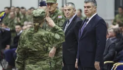 Zagreb, 11.12.2025. - Predsjednik Republike i vrhovni zapovjednik Oružanih snaga RH Zoran Milanović sudjelovao je na obilježavanju 34. obljetnice Hrvatskog ratnog zrakoplovstva. Tim povodom uručo je promaknuća i pohvale pripadnicima Hrvatskog ratnog zrakoplovstva.foto HINA/ Edvard ŠUŠAK