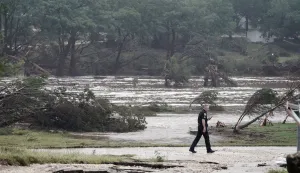 epa12219258 Search and Rescue teams continue working around the clock following flash flooding on the Guadalupe River in Kerr County, in Kerrville, Texas, USA, 05 July 2025. Early 04 July, floodwaters swept through a summer camp and nearby homes, killing at least two dozen people, with dozens of campers still unaccounted for. EPA/DUSTIN SAFRANEK