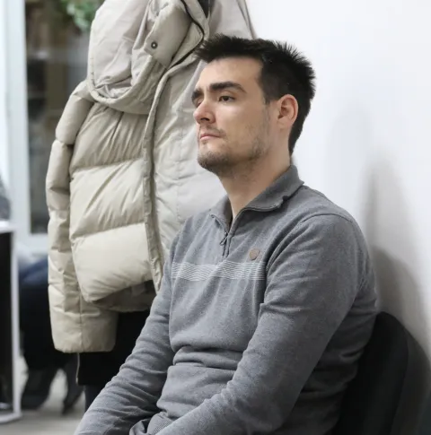 Osijek, 11. 12. 2025, Radionica pisanja krimića. Društvo ljubitelja književnosti "Littera". Gost; Miro Morović, pisac krimića. Kutak za knjigu, Trg Lava Mirskog 3.snimo GOJKO MITIĆ