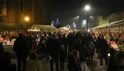 Bilje, 12. 12. 2025, Centar Bilja. otvorenje Adventa u Bilju, Božićni sajam OŠ Bilje.snimio GOJKO MITIĆ