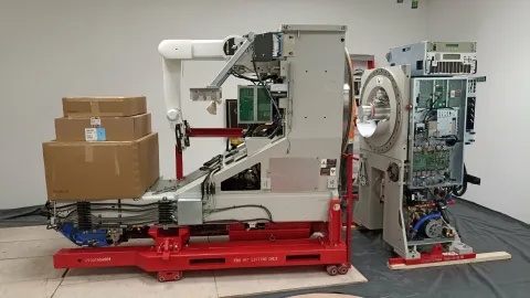 RIJEKA 30. 04.2025. RIJEKAKLINICKI BOLNICKI CENTAR RIJEKA BOLNICA RIJEKA KLINIKA ZA TUMORE POSJET MINISTRICA ZDRAVSTVA IRENA HRSTIC U PRATNJI RAVANTELJA KBC-A ALEN RUZIC NOVIH LINEARNI AKCELERATOR 3 KOMADA I CPC CENTRALNA PRIPREMA CITOSTATIKA...NA FOTO: LINEARNI AKCELRATOR U MONTAZI...SNIMIO SERGEJ DRECHSLER