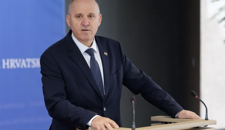 Zagreb, 12.12.2025. - Izjave ministra Branka Bačića nakon sjednice Vlade.Na fotografiji Branko Bačić.foto HINA/ Edvard &Scaron;U&Scaron;AK