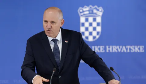 Zagreb, 12.12.2025. - Izjave ministra Branka Bačića nakon sjednice Vlade.Na fotografiji Branko Bačić.foto HINA/ Edvard &Scaron;U&Scaron;AK