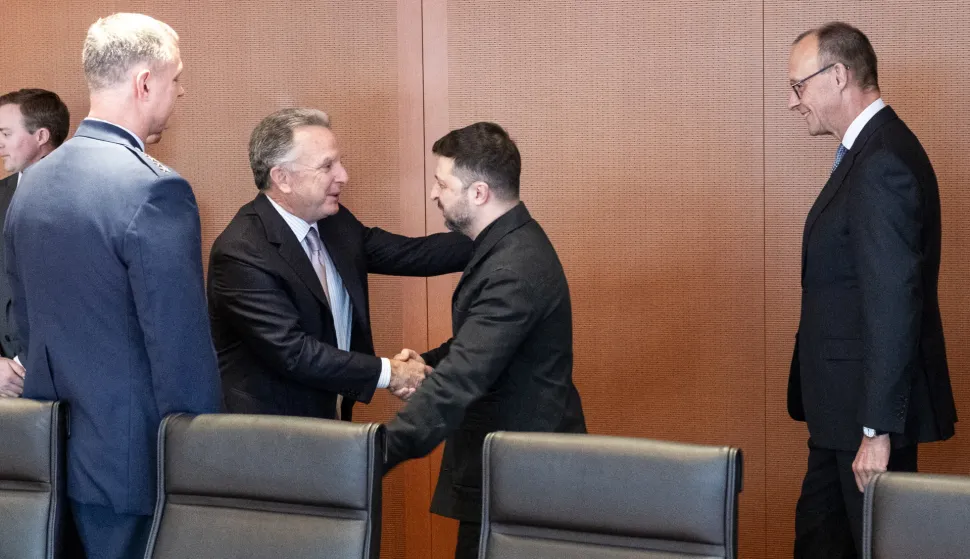 epa12592012 A handout photo made available by the German government press office shows German Chancellor Friedrich Merz (R) looking on as Ukrainian President Volodymyr Zelensky (2-R) greets US Presidential Envoy Steve Witkoff (3-R) of the US delegation at the beginning of their meeting in the Chancellery, in Berlin, Germany, 14 December 2025. Berlin will host US and Ukrainian delegations over the weekend for talks on a proposed peace plan, including a possible ceasefire in Ukraine. The discussions will be followed by a summit in Berlin with European leaders and President Volodymyr Zelensky. EPA/Guido Bergmann/German government press office HANDOUT HANDOUT EDITORIAL USE ONLY/NO SALES