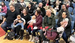 SLAVONSKI BRODGradonačelnik Mirko Duspara u ponedjeljak je u Glazbenoj &scaron;koli udržao svečani prijam za sve bebe rođene tijekom 2024. godine i njihove roditelje.prosinac 2025.