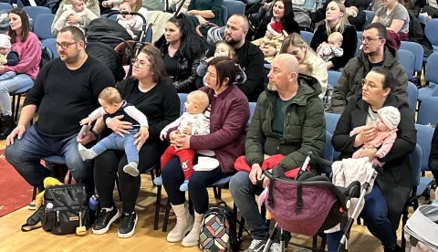 SLAVONSKI BRODGradonačelnik Mirko Duspara u ponedjeljak je u Glazbenoj &scaron;koli udržao svečani prijam za sve bebe rođene tijekom 2024. godine i njihove roditelje.prosinac 2025.