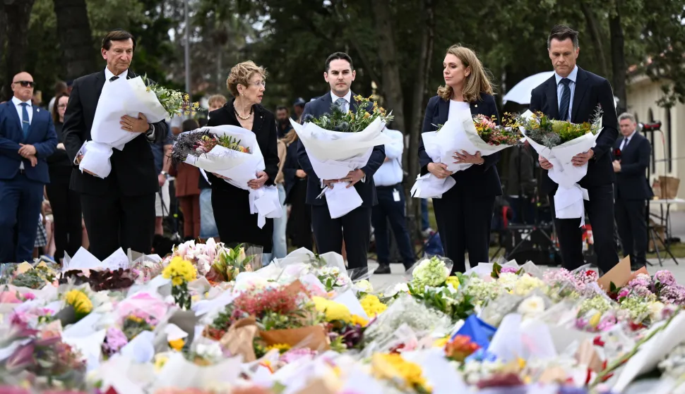 epa12593395 NSW Minister for Local Government Ron Hoenig (L), Governor of NSW Margaret Beazley (2‑L), NSW Leader of the Opposition Kellie Sloane (2‑R), and NSW Premier Chris Minns (R) place flowers at a memorial at Bondi Beach in Sydney, Australia, 15 December 2025. Australia is in mourning after gunmen opened fire on Bondi Beach, killing at least 15 people in an attack against the Jewish community's Hanukkah festival celebrations, on 14 December. One of the alleged gunmen was also killed during the incident. EPA/BIANCA DE MARCHI AUSTRALIA AND NEW ZEALAND OUT