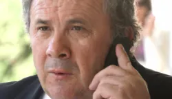 ?24.04.2013., Split - Splitski gradonacelnik Zeljko Kerum u iscekivanju dolaska predsjednika Ive Josipovica ispred zgrade ekonomskog fakulteta.Photo: Ivo Cagalj/PIXSELL------kolor 1x novosti