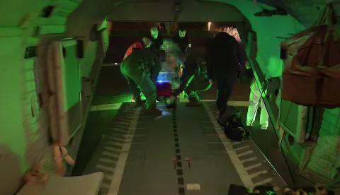 Helikopter HRZ-a sigurno prevezao novorođene blizance iz Dubrovnika u Split, MORH, prosinac 2025.