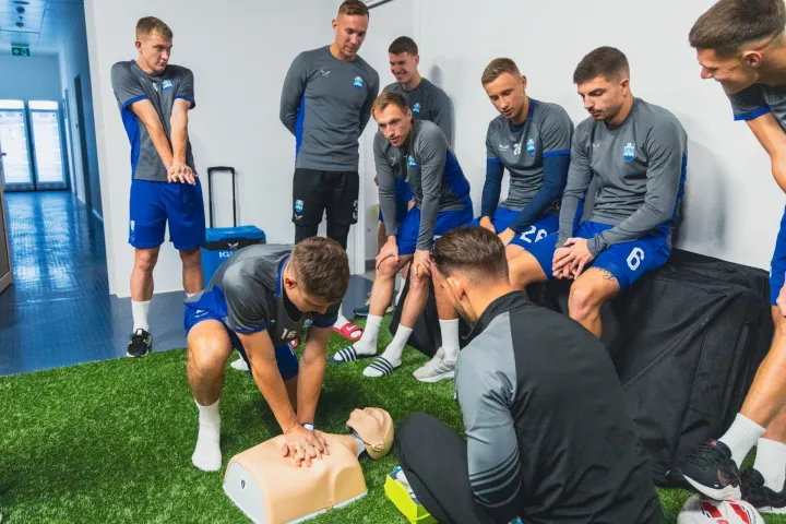 U prostorijama Opus Arene uspje&scaron;no je provedena radionica kardiopulmonalne reanimacije (CPR) u sklopu inicijative "Spasi život" europske nogometne federacije (Uefe) i Europskog vijeća za reanimaciju (ERC) u kojoj su sudjelovali igrači i stručni stožer Nogometnog kluba Osijek.