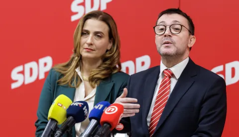Zagreb, 16.12.2025. - SDP-ovi saborski zastupnici Arsen Bauk i Maria Blažina održali su konferenciju za medije o pokretanju izmjena Kaznenog zakona i Zakona o prekr&scaron;ajima protiv javnog reda i mira.Na fotografiji Maria Blažina, Arsen Bauk.foto HINA/ Edvard &Scaron;U&Scaron;AK