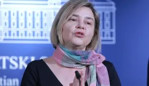 Zagreb, 20.1.2025.- Održana je konferencija za novinare Kluba zastupnika Možemo! na temuZakon o vlasni&scaron;tvu. Na konferenciji za medije govorio je zastupnik Marin Živković.Na slici Sandra Benčić. foto HINA/ Tomislav PAVLEK/ tp