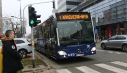 Osijek, 16. 12. 2025, Ulica Hrvatske Republike, GPP, autobusi, autobusno stajali&scaron;ete, putnici, ilustracija.snimio GOJKO MITIĆ