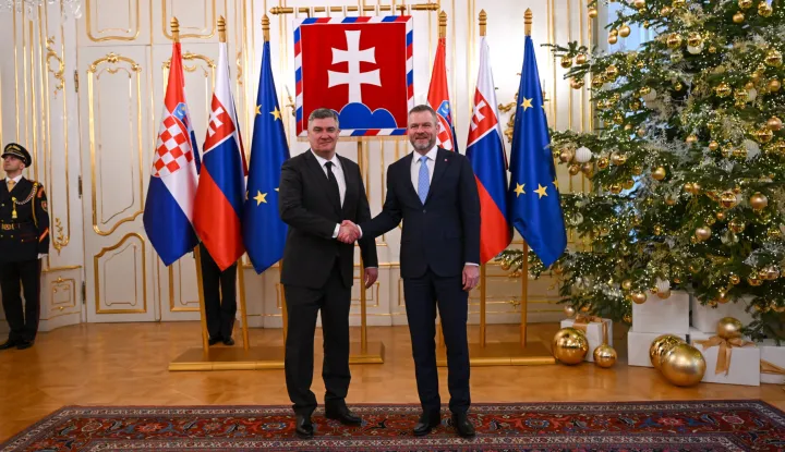 Bratislava, 16.12.2025. - Predsjednik Republike Zoran Milanović boravi u službenom posjetu Slovačkoj Republici gdje se sastao s predsjednikom Slovačke Republike Peterom Pellegrinijem. foto HINA/ Ured predsjednika Republike Hrvatske/Dario Andri&scaron;ek/ ml