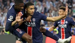 epa12147884 Achraf Hakimi (C) of PSG celebrates with teammate Ousmane Dembele after scoring the opening goal during the UEFA Champions League final between Paris Saint-Germain and Internazionale Milano in Munich, Germany 31 May 2025. EPA/RONALD WITTEK