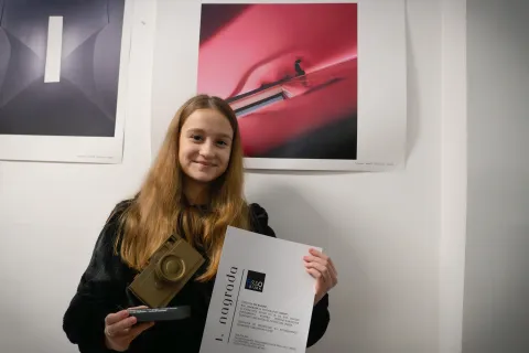 Osijek, 16. 12. 2025., Izložba fotografija OBŽ, FFOSizložba; fotografije; fotografi; FFOS; fotoklub; nagrade; posjetitelji; natjecatelji, Tea Bari&scaron;ić, prva nagrada - mladi do 18 godina