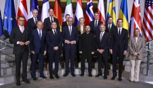 epa12594710 (L-R, 2nd row) Norway's Prime Minister Jonas Gahr Store, NATO Secretary-General Mark Rutte, Denmark's Prime Minister Mette Frederiksen, European Commission President Ursula von der Leyen, Dutch Prime Minister Dick Schoof, Swedish Prime Minister Ulf Kristersson, (L-R, front row) Finnish President Alexander Stubb, Polish Prime Minister Donald Tusk, France's President Emmanuel Macron, German Chancellor Friedrich Merz, Ukrainian President Volodymyr Zelensky, US Special Envoy Steve Witkoff, US president's son-in-law Jared Kushner and Italian Prime Minister Giorgia Meloni pose for a family picture at the Chancellery&nbsp;in Berlin, Germany, 15 December 2025. Berlin hosts US-Ukraine negotiations on a proposed peace plan, including a possible ceasefire in Ukraine, and a broader multilateral summit with key European leaders. EPA/CLEMENS BILAN/POOL