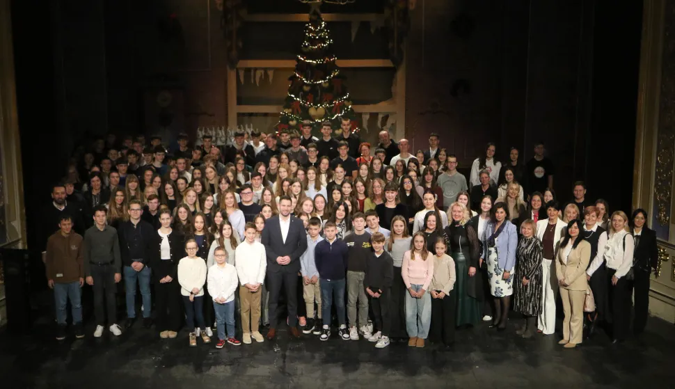 Osijek, 17. 12. 2025, HNK Osijek. Svečana dodjela nagrada učenicima, nastavnicima, mentorima i najboljim odgojno - obrazovnim radnicima u osnovnim &scaron;kolama na području Grada Osijeka.snimo GOJKO MITIĆ