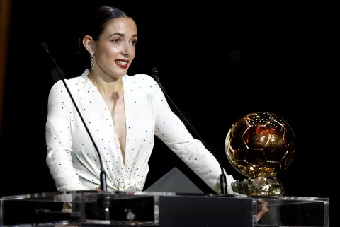 epa11689543 Barcelona player Aitana Bonmati delivers her speech after winning Women's Ballon d'Or 2024 at the Ballon d'Or 2024 ceremony at the Theatre du Chatelet in Paris, France, 28 October 2024. EPA/MOHAMMED BADRA