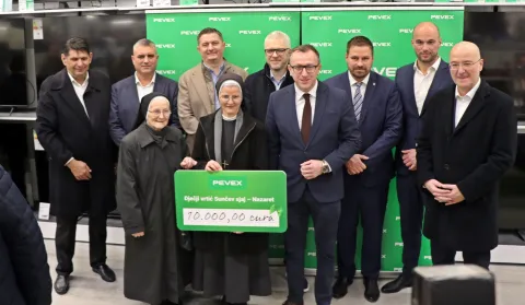 ĐAKOVO - Pevex otvorio svoj prodajni centar u Đakovu, 33. u RH17. 12. 2025.