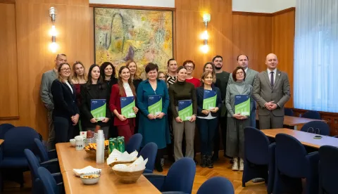 Osijek, 17. 12. 2025., Podjela apotvrda polaznicima edukacije, EFOSpotvrde; edukacija; EFOS