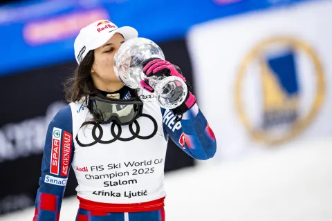 epa11992671 Zrinka Ljutic of Croatia celebrates with the women's Slalom discipline leader crystal globe trophy at the FIS Alpine Ski World Cup Finals, in Sun Valley, Idaho, USA, 27 March 2025. EPA/JEAN-CHRISTOPHE BOTT