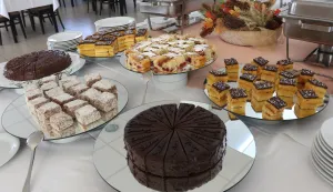 OSIJEK, 19. 02. 2019, RESTORAN UGOSTITELJSKE I TURISTIČKE KOLE, UGOSITELJSKA I TURISTIČKA KOLA OSIJEK. PROMOCIJA POLAZNIKA 1. CIKLUSA OSPOSOBALJAVANJA ZA ZANIMANJE PRIPREMATELJ JEDNOSTAVNIH JELA I SLASTICA. HRANA, SLASTICE, KOLAČI.snimio GOJKO MITIĆ