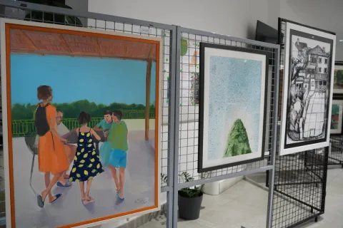 VINKOVCIU predvorju Gradske knjižnice i čitaonice&nbsp;otvorena je tradicionalna izložba dječjih i umjetničkih radova nastalih tijekom jubilarne, 30. likovne radionice Centra za pružanje usluga u zajednici "Sveta" Ana Vinkovci.PROSINAC 2025.