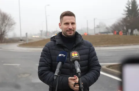 Osijek, 20. 12. 2025., Vukovarska ulica, kružni tok, zavr&scaron;etak radova, pu&scaron;tanje u promet, obilazak, Ivan RadićSNIMIO BRUNO JOBST