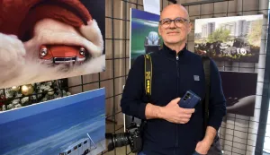 Zagreb, 20.12.2025 (novosti) - izlozba Od autica do oldtimera, na slici Lucio Vidotto i njegove sjajne fotografijefoto Davor Kovacevicnovosti