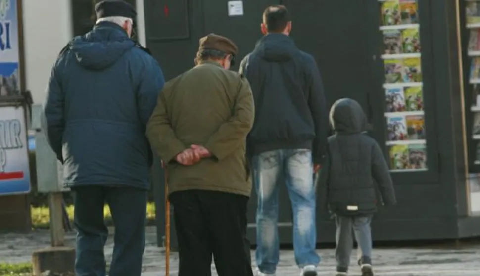 29.12.2012., Koprivnica - Umirovljenici uzivaju u setnji po suncanom vremenu. Photo: Marijan Susenj/PIXSELL