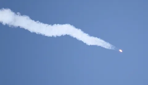 epa07194222 The Korea Space Launch Vehicle-2 Nuri, carrying a science satellite, rockets skywards at the Naro Space Center in Goheung, South Korea, 28 November 2018, EPA/LEE SU-KIL/POOL SOUTH KOREA OUT