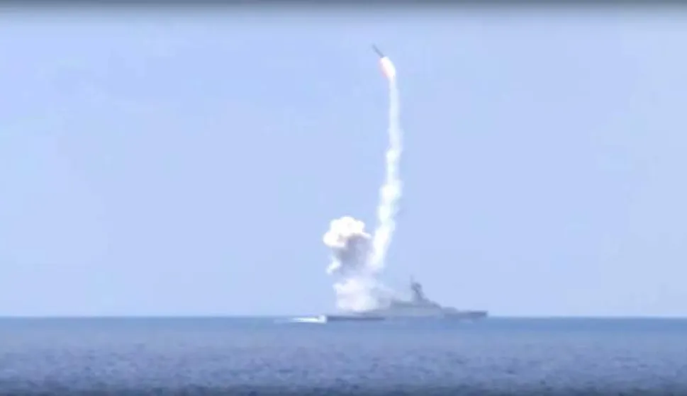 epa05499125 A handout still image taken from video footage made available on 19 August 2016 on the official website of the Russian Defence Ministry shows launch of Kalibr cruise missiles by a Russian warship from the eastern part of Mediterranean Sea against Jabhat al-Nusra facilities in Syria 19 August 2016. Russian 'Serpukhov' and 'Zelyony Dol' small-sized missile ships of the Russian Black Sea Fleet based in Sevastopol conducted three launches of Kalibr cruise missiles, all designated targets were hit, the Russian Defence Ministry reports. EPA/RUSSIAN DEFENCE MINISTRY PRESS SERVICE HANDOUT BEST QUALITY AVAILABLE HANDOUT EDITORIAL USE ONLY/NO SALES