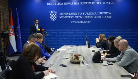 Zagreb, 22.12.2025. - Ministar turizma i sporta Tonči Glavina i direktor Hrvatske turističke zajednice Kristjan Staničić na zavr&scaron;noj godi&scaron;njoj konferenciji za medije predstavili su rezultate ostvarene u području turizma i sporta u 2025. godini. foto HINA/ Lana SLIVAR DOMINIĆ/ ml