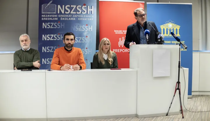 Zagreb, 22.12.2025 - Tri obrazovna sindikata održala su konferenciju za medije s temom, kako navode, "podcjenjivačkog postupanja Vlade prema sindikatima javnih službi". Na konferenciji su govorili Predrag Marković, Matija Kroflin, Zrinko Turalija i Marija Veronkica Cvjetković.Foto Hina/ Dario GRZELJ/ dag