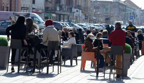 osijek, 1 ožujka 2021, 12,00 sati, otvorene ugostiteljske terase, kafići, novinar tomislav prusinasnimio zdenko pu&scaron;ić