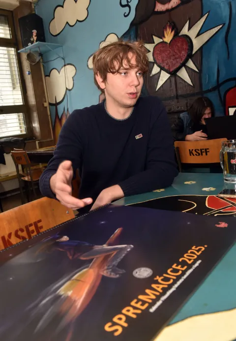 Zagreb, 12.12.2025 (nedeljni broj) - prica o kalendaru s cistacicama Filozofskog fakulteta,na slici Antonio Krnić.foto Davor Kovacevicnedeljni broj