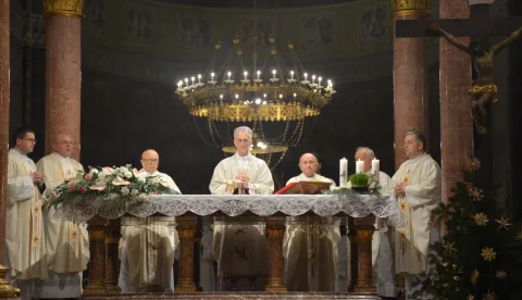 Sredi&scaron;nje božićno0 misno slavlje u đakovačkoj katedrali predvodio pomoćni biskup đakovačkoosječki Ivan ĆurićProsinac 2025.