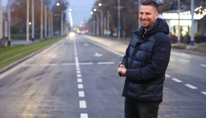 Europska avenija kod Tvrđe dobila četvrti prometni trak i otvorena je za promet u punom profilu. Na slici gradončaelnik Ivan Radić.