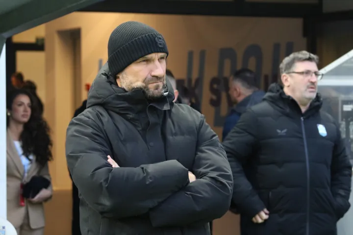 Osijek, 23. 11. 2025, Opus Arena, nogomet, Osijek - Lokomotiva (Zagreb), SupeSport HNL 25/26. Trener Osijeka Željko Sopić.snimio GOJKO MITIĆ