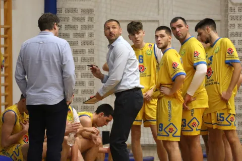 Osijek, 13. 12. 2025, Sportska dvorana Jug 2, ko&scaron;arka. Vrijednosnice Osijek - Đakovo, prva liga. Klupa Vriednosnica Osijek.snimo GOJKO MITIĆ